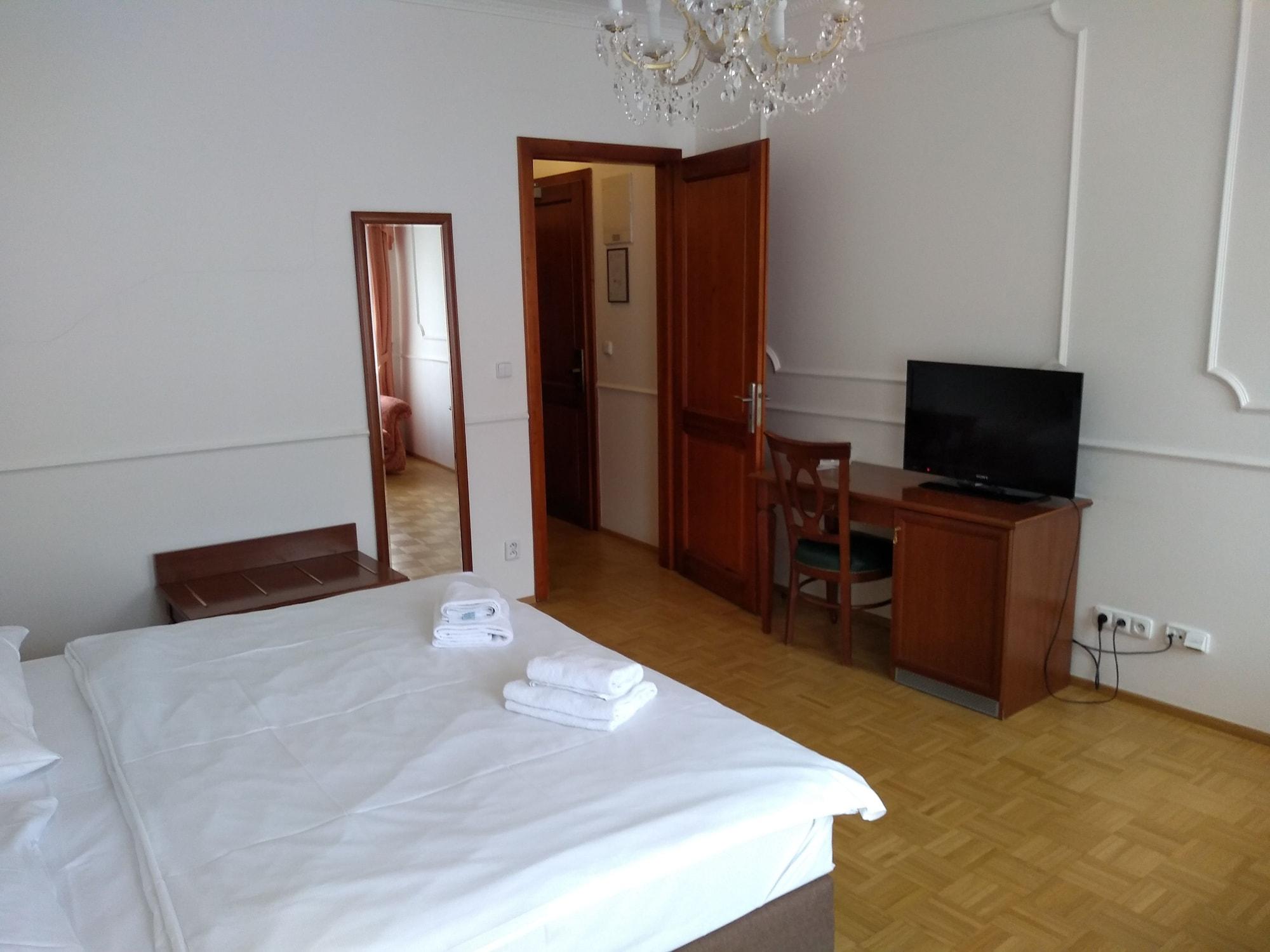 Hotel Renesance Krasna Kralovna 4*