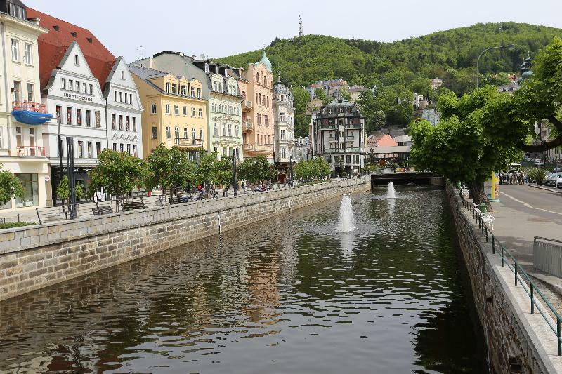 Renesance Krasna Kralovna Karlovy Vary